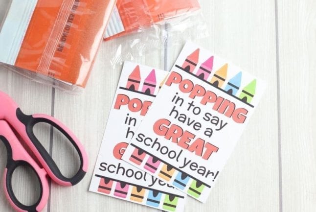 Free printables make very easy teacher gifts, just like this one for popcorn!