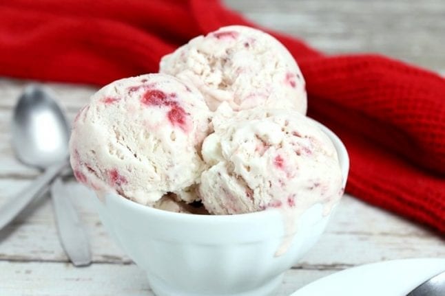 No churn strawberry ice cream